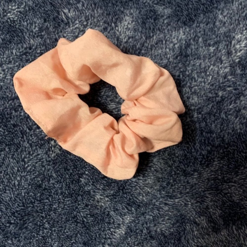 Scrunchie - Picture 3 of 4